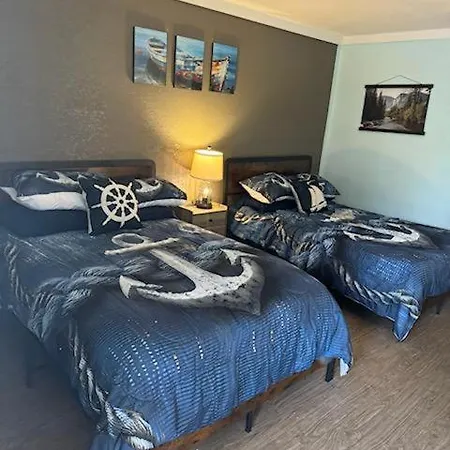 White'S Motel & Sports Lounge